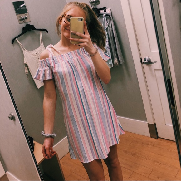 Meet your Posher, Cassandra - Picture 3 of 3